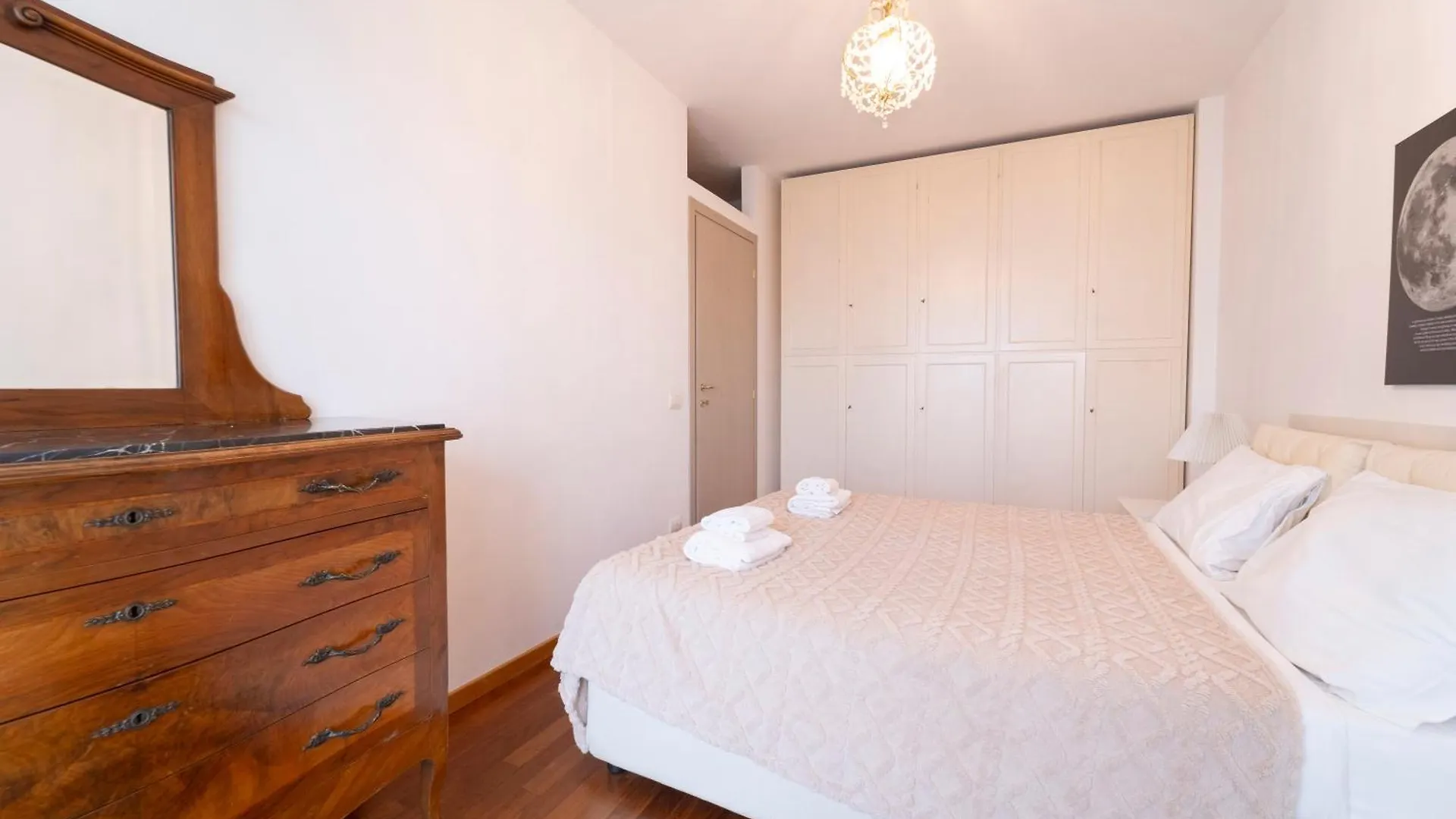 I Host Apartment - Adamello 8 Milánó