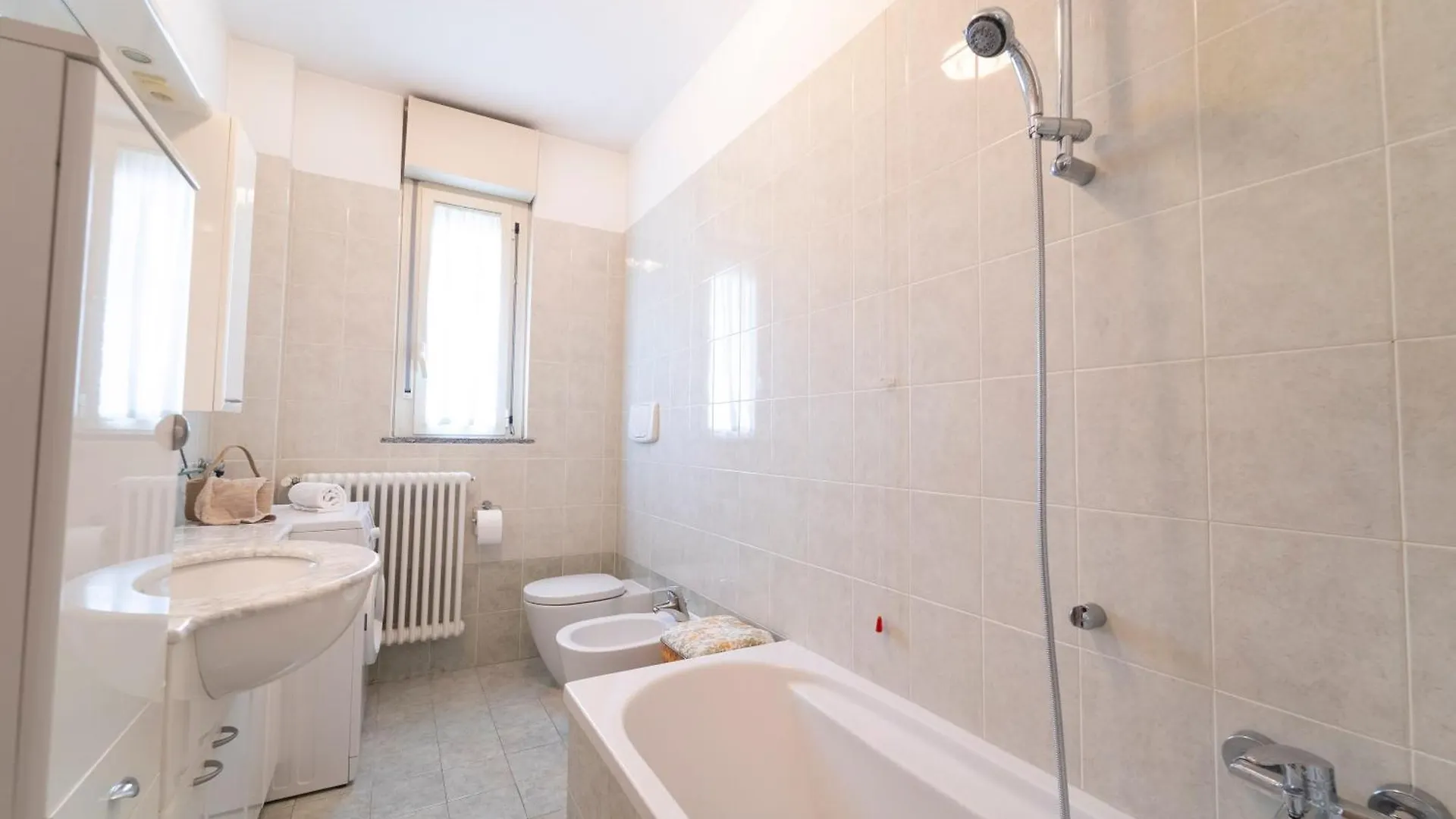 I Host Apartment - Adamello 8 Milánó 0*,  Olaszország