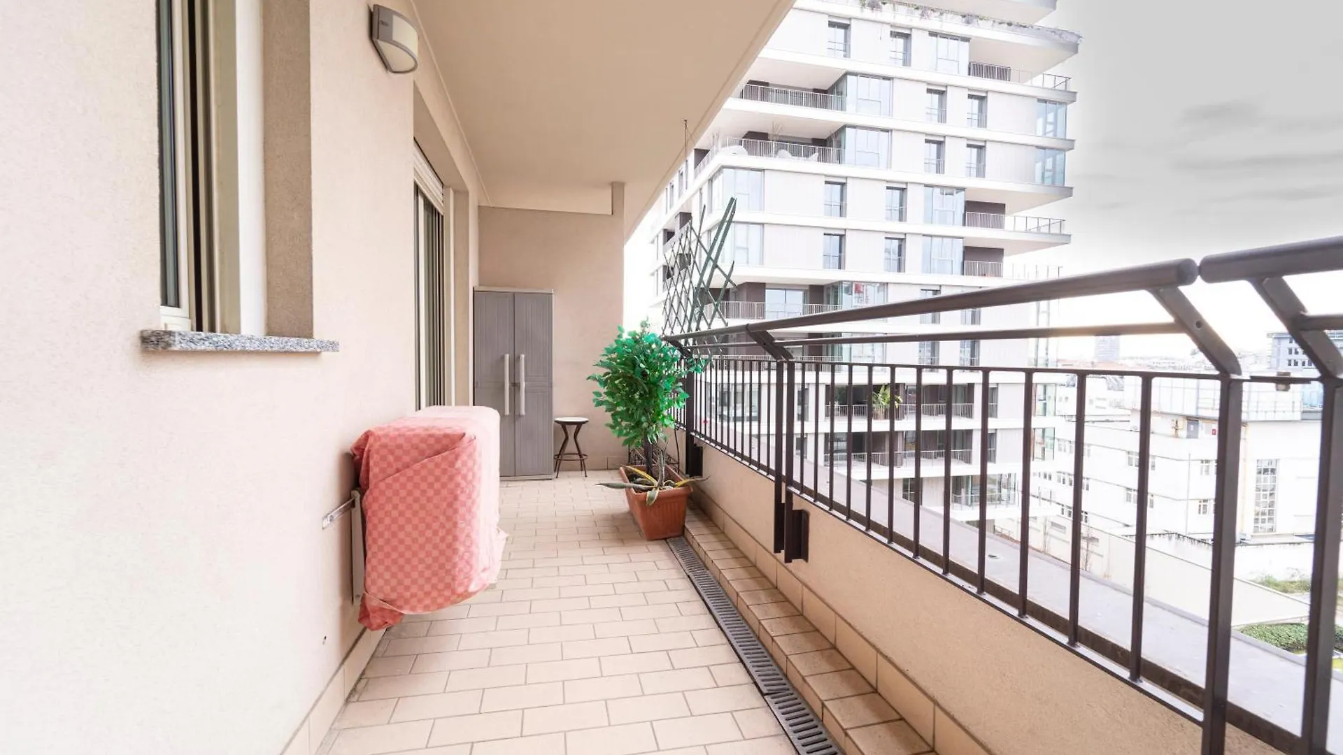 I Host Apartment - Adamello 8 Milánó